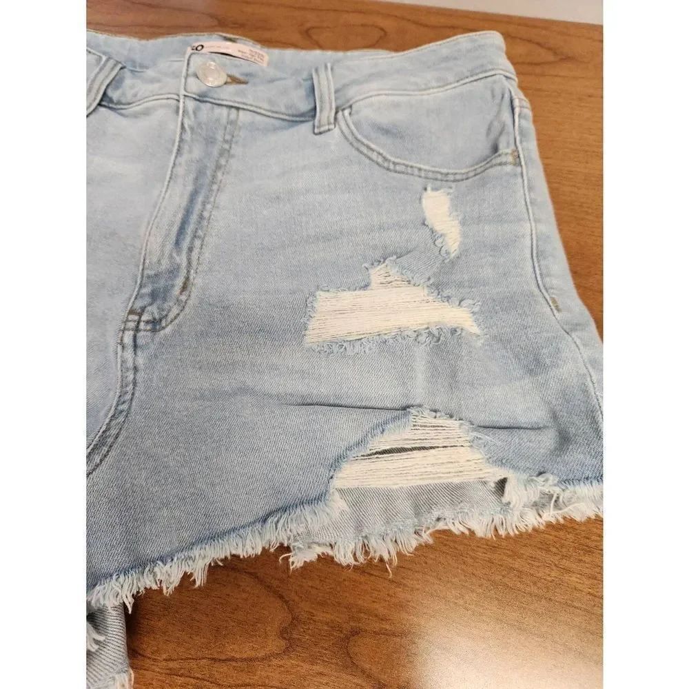 💕SO 17 Super High Rise Denim Shorts - Picture 2 of 5